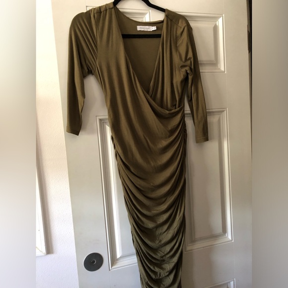 Second hand dresses! - Picture 4 of 6